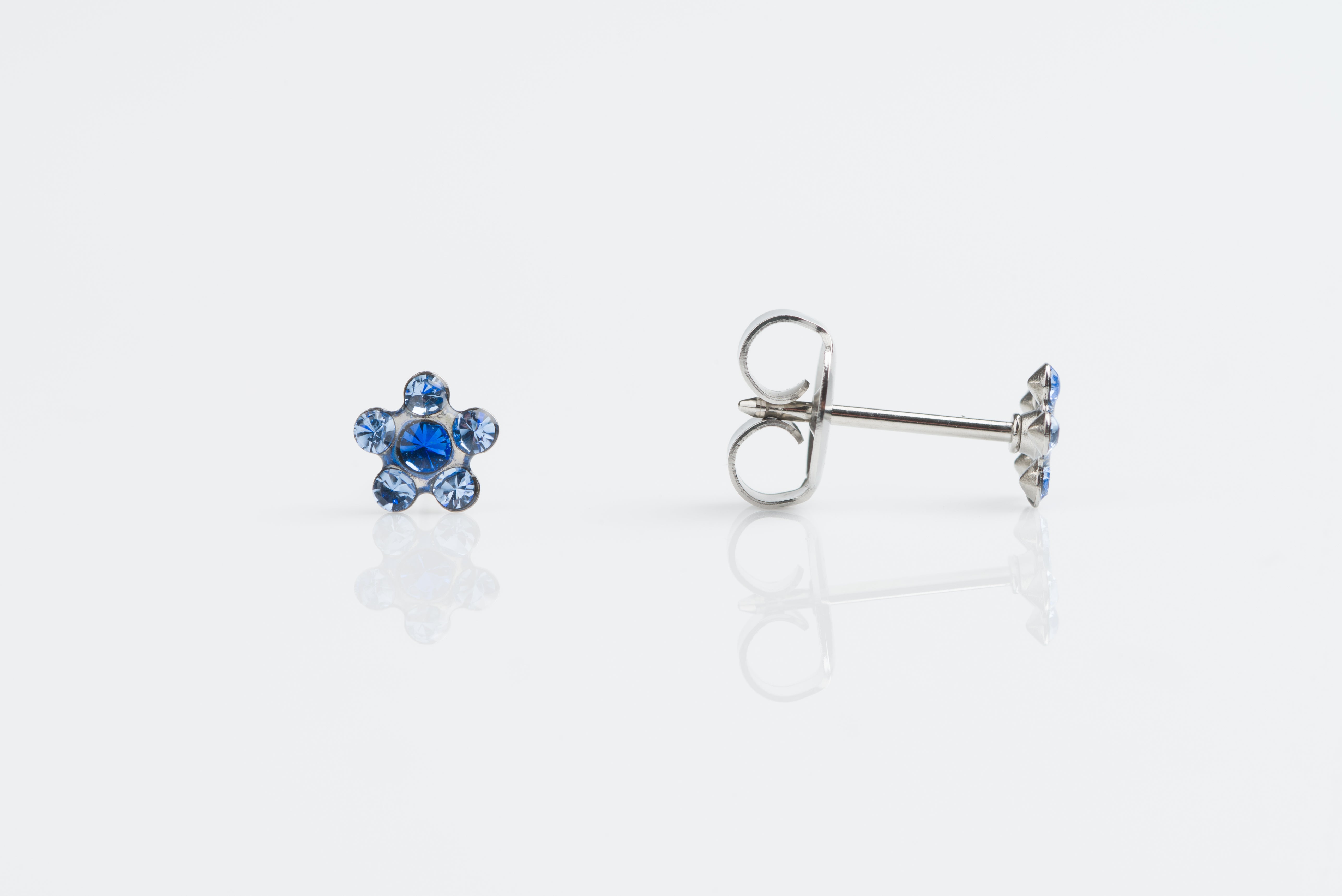 System 75™ 5mm Stainless Steel Light Sapphire & Sapphire Daisy Piercing Studs