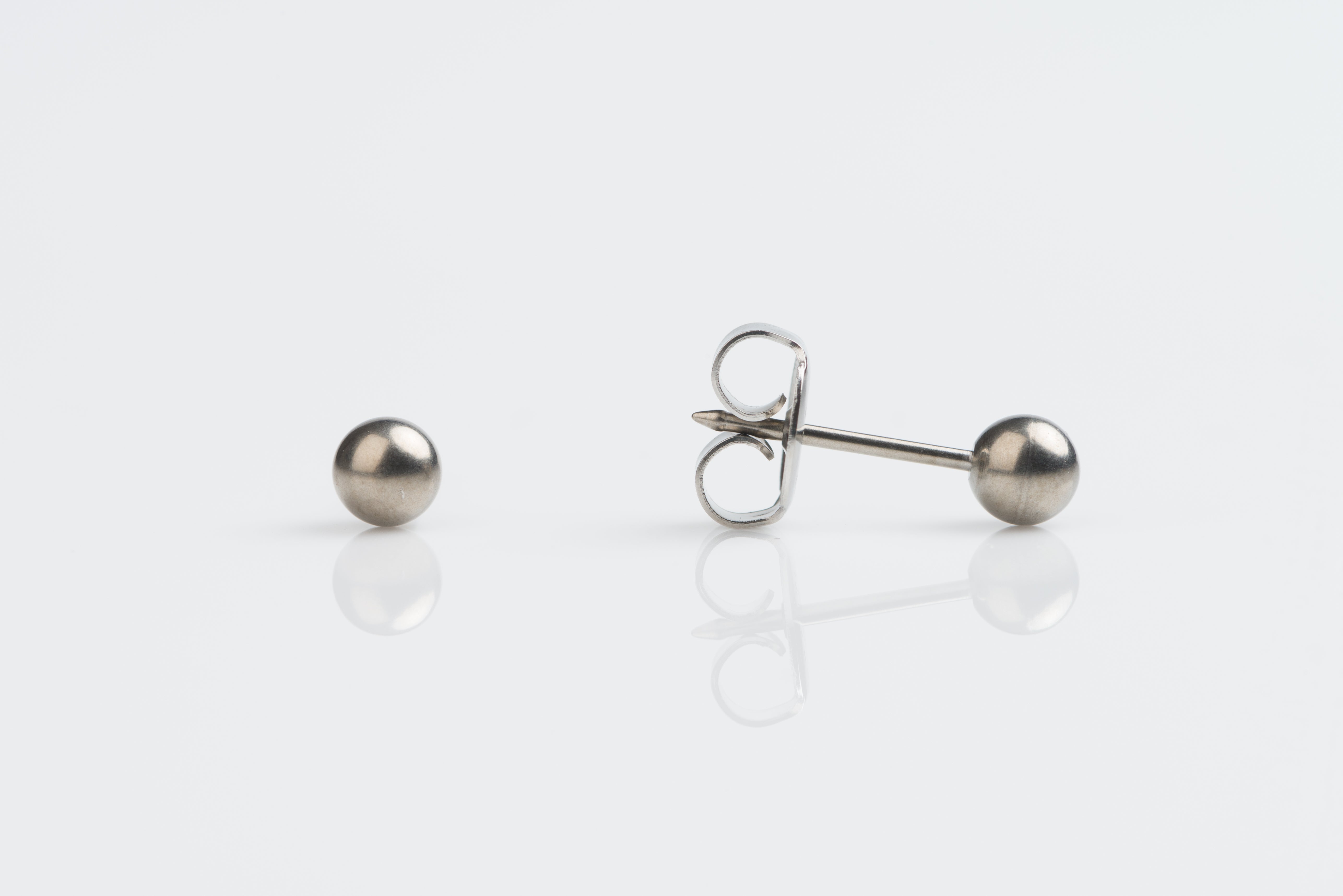System 75™ 3mm Titanium Ball Piercing Studs