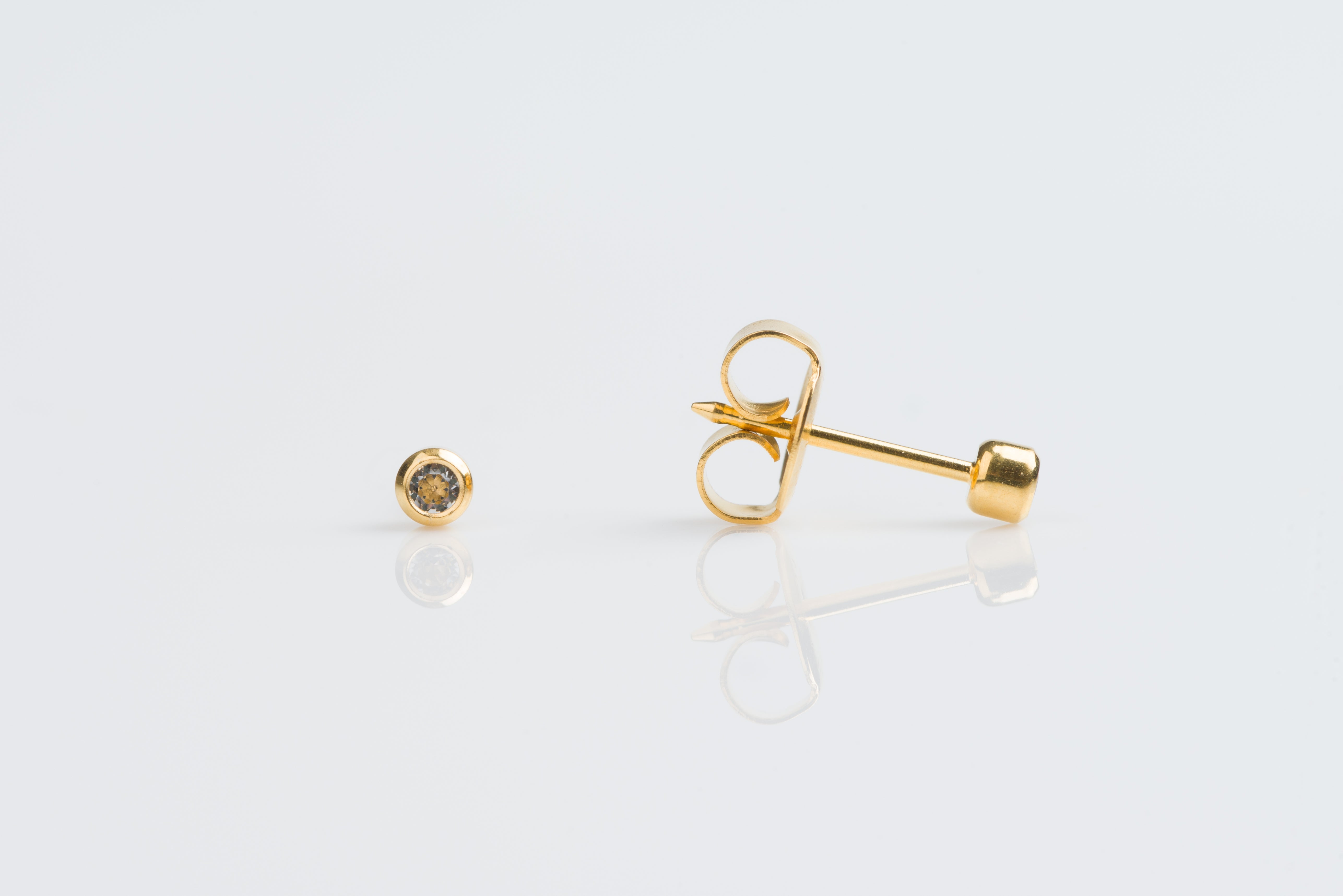 System 75™ 2mm Gold-Plated Bezel-Set Clear Crystal Studs