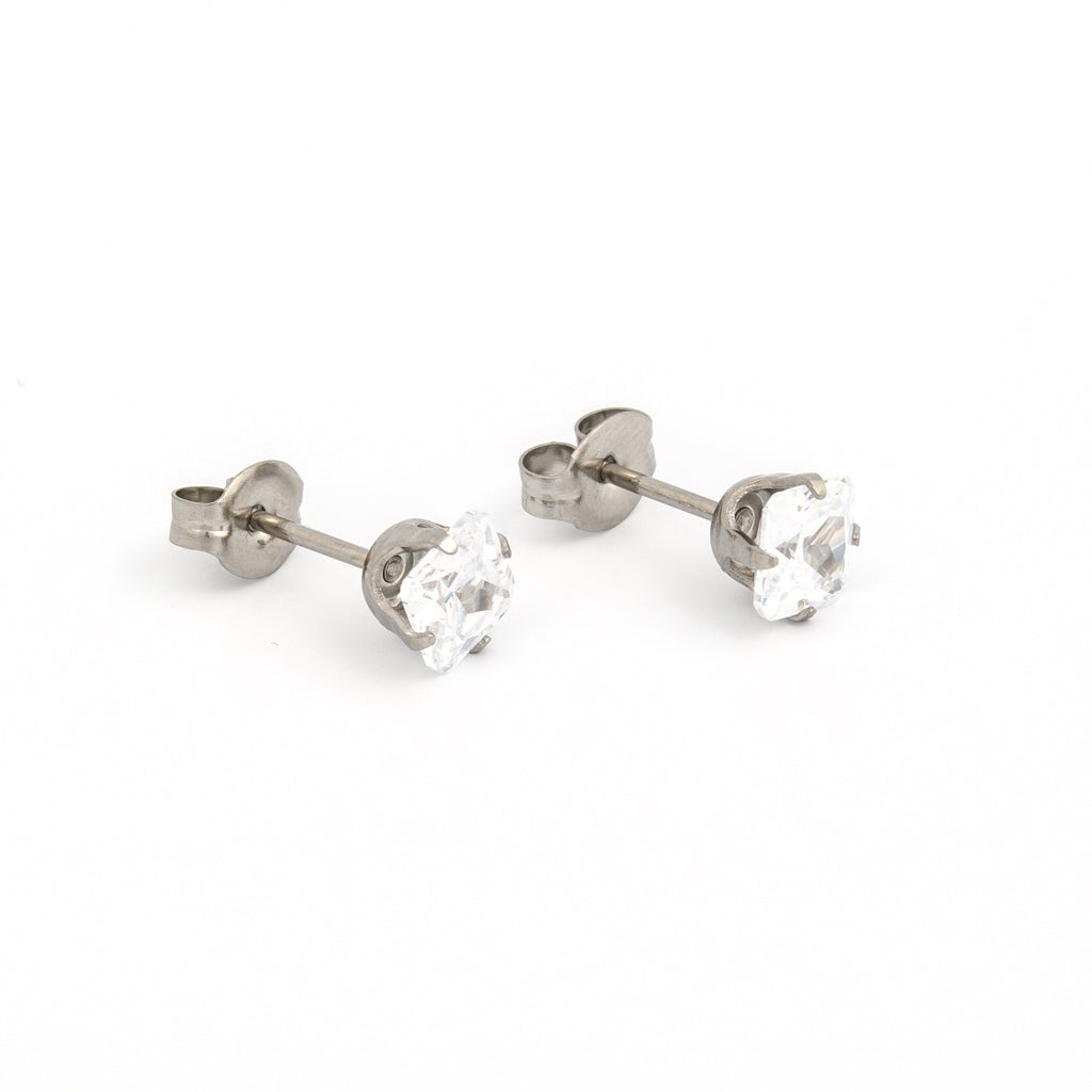 Sensitive Sterilized Stainless Steel 5×5mm Prong-Set Princess-Cut Cubic Zirconias
