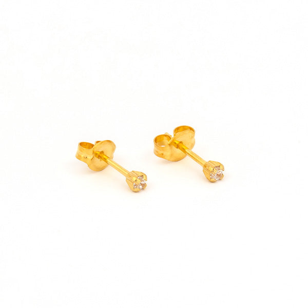 Sensitive Puff Pad Gold-Plated 2mm Prong-Set Cubic Zirconias